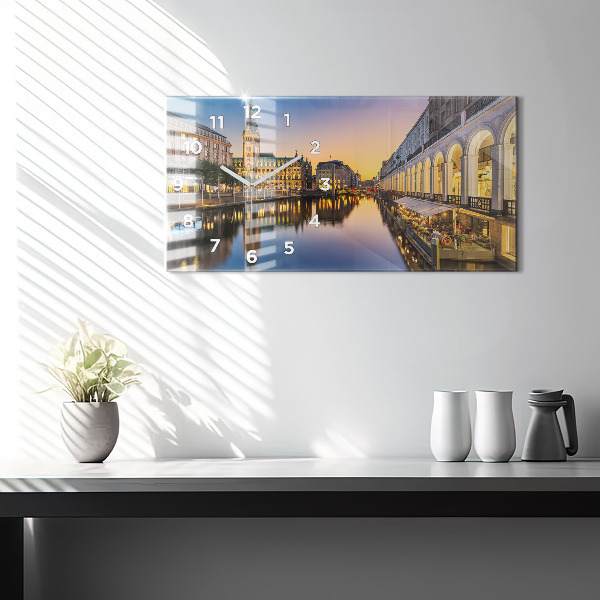 Horizontální hodiny na skle Hamburská radnice