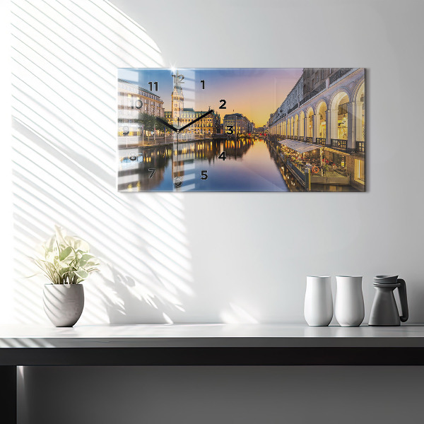 Horizontální hodiny na skle Hamburská radnice