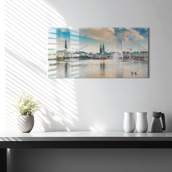 Horizontální hodiny na skle Binnenalster v Hamburku