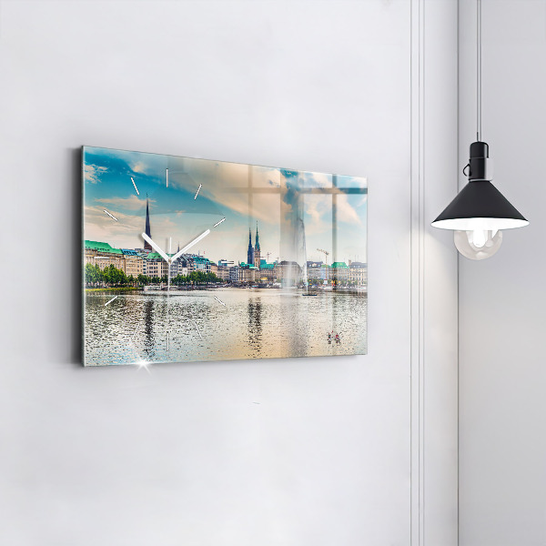 Horizontální hodiny na skle Binnenalster v Hamburku