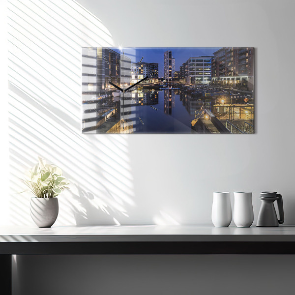 Horizontální hodiny na skle Noční osvětlené město