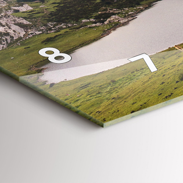 Horizontální hodiny na skle Jezero a hory Pyrenejí