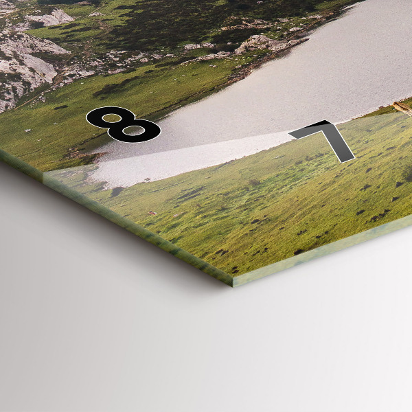 Horizontální hodiny na skle Jezero a hory Pyrenejí