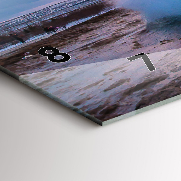 Horizontální hodiny na skle Gejzír na ostrově Island