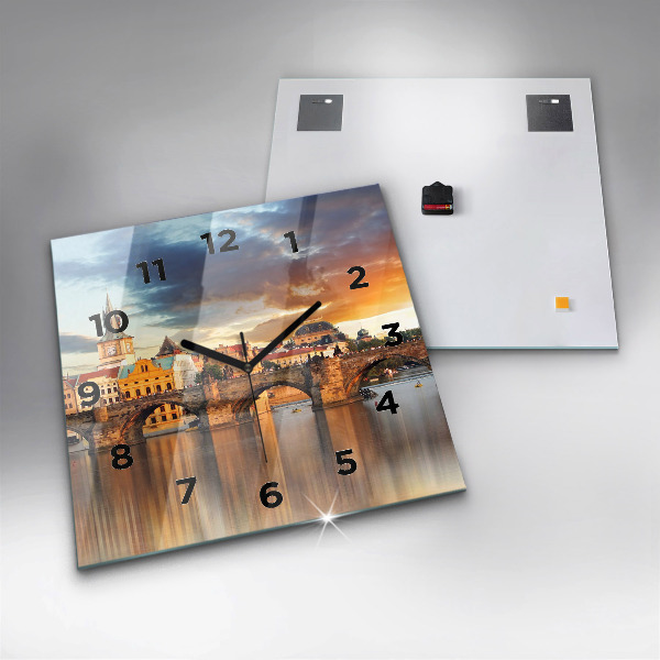 Čtvercové nástěnné hodiny Panorama nad řekou