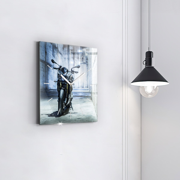 Skleněné hodiny čtvercové Motorka v uličce