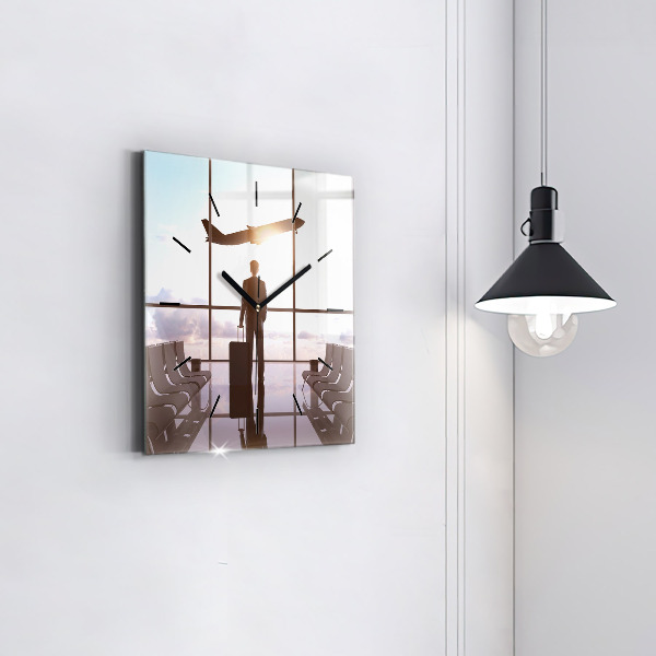 Skleněné hodiny čtvercové Muž na letišti