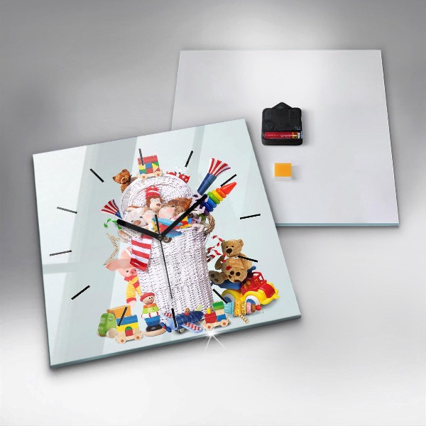 Čtvercové nástěnné hodiny Proutěný koš s hračkami