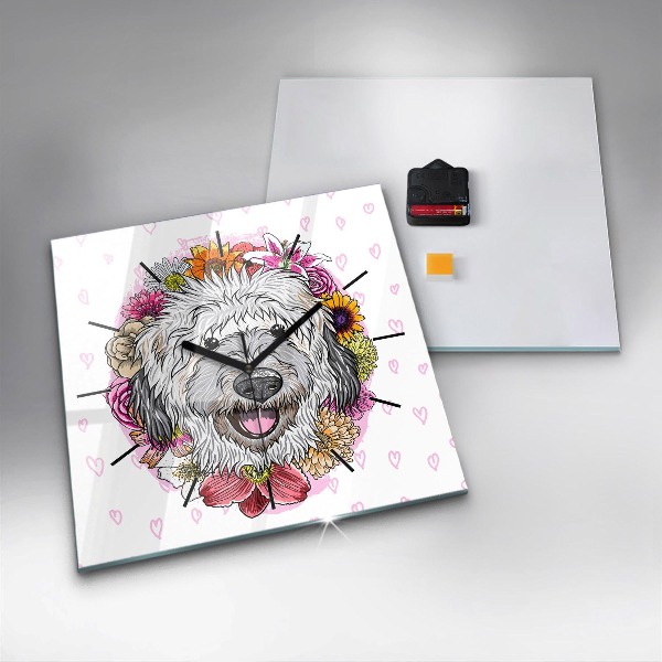Čtvercové nástěnné hodiny Šťastný pes v květinách