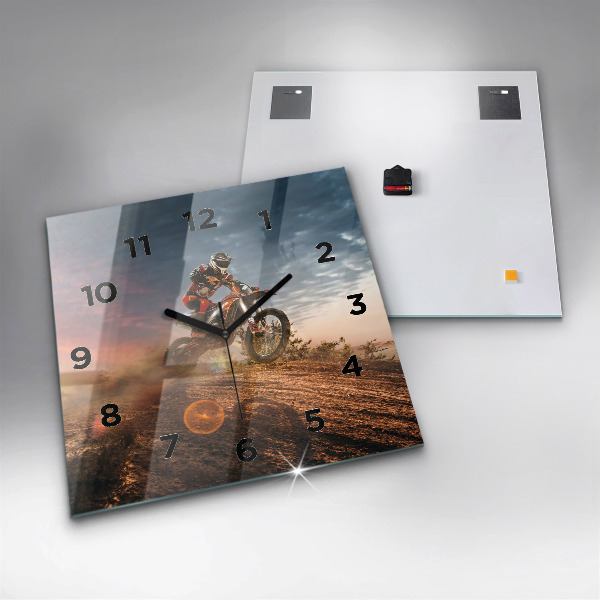 Čtvercové nástěnné hodiny Muž na motorce