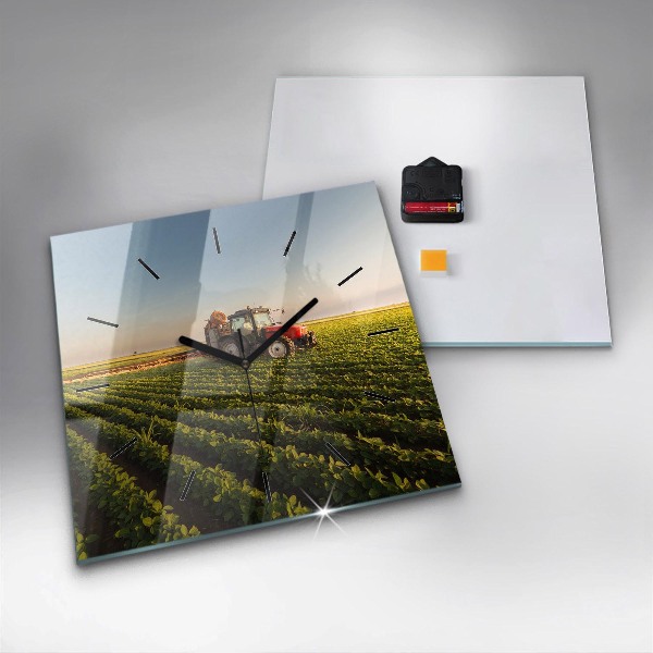 Čtvercové nástěnné hodiny Traktor na zemědělském poli