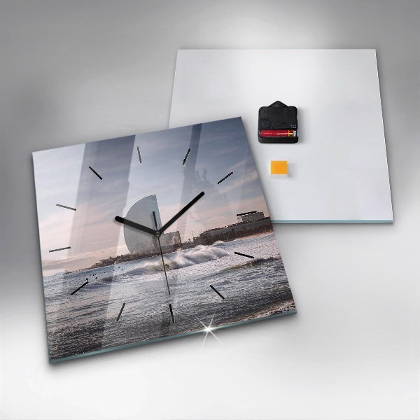 Čtvercové nástěnné hodiny Surfař v Barceloně