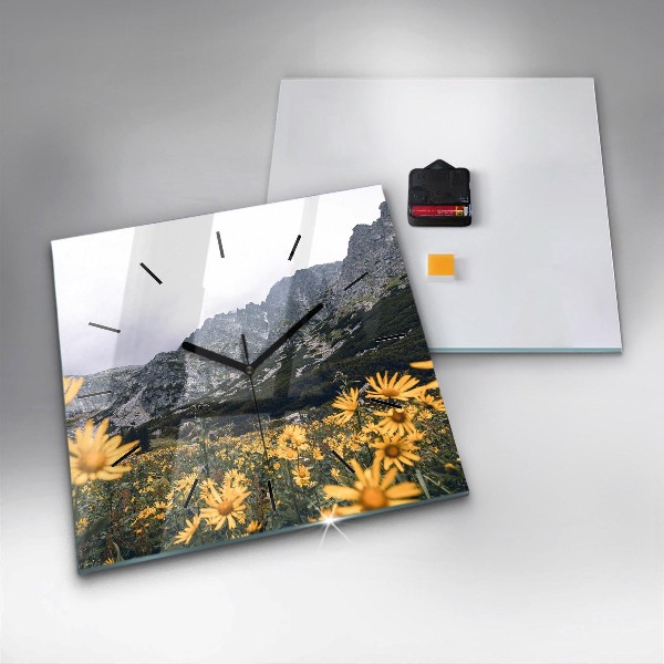 Čtvercové nástěnné hodiny Květinová louka v horách
