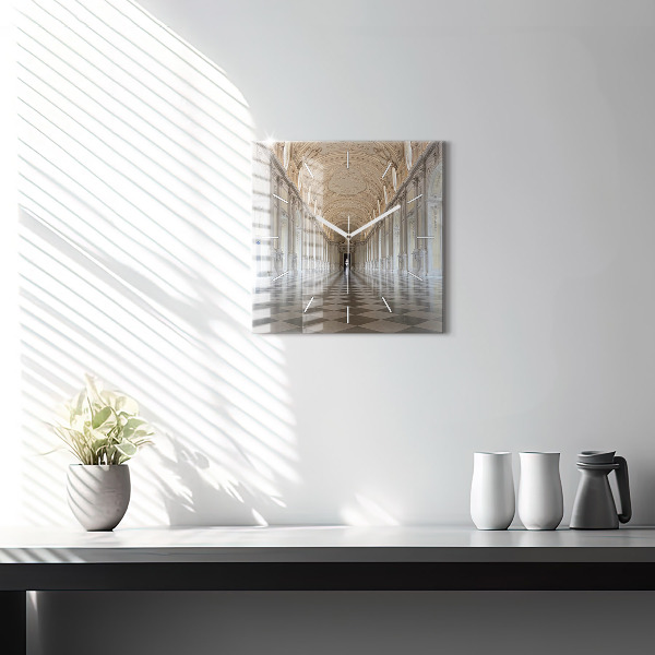 Čtvercové nástěnné hodiny Muzeum La Veneria Reale