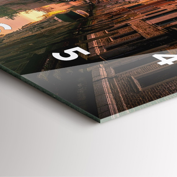 Čtvercové nástěnné hodiny Pohled na kanál ve městě