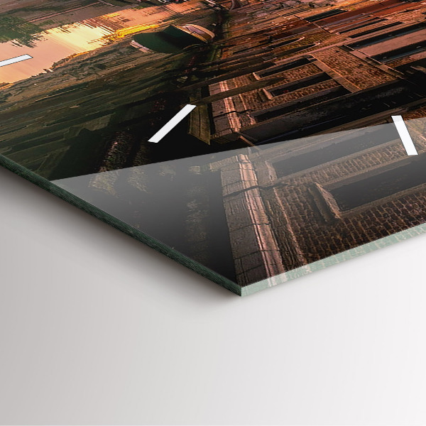 Čtvercové nástěnné hodiny Pohled na kanál ve městě