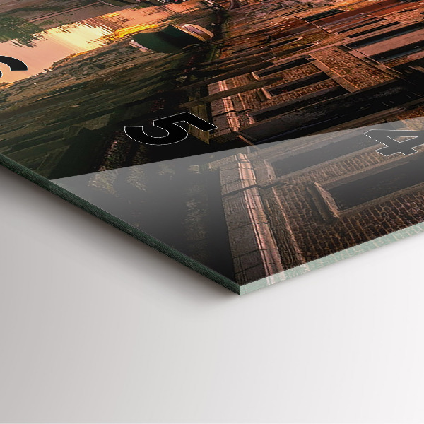 Čtvercové nástěnné hodiny Pohled na kanál ve městě