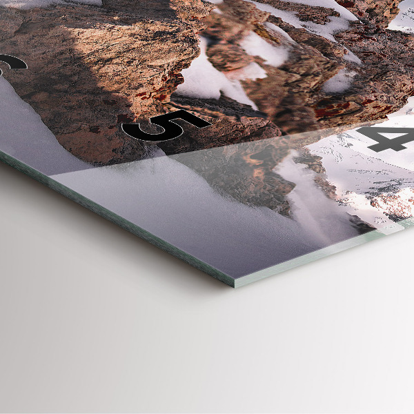 Čtvercové nástěnné hodiny Hory pokryté sněhem