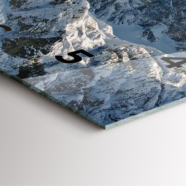 Čtvercové nástěnné hodiny Hory pod modrou oblohou