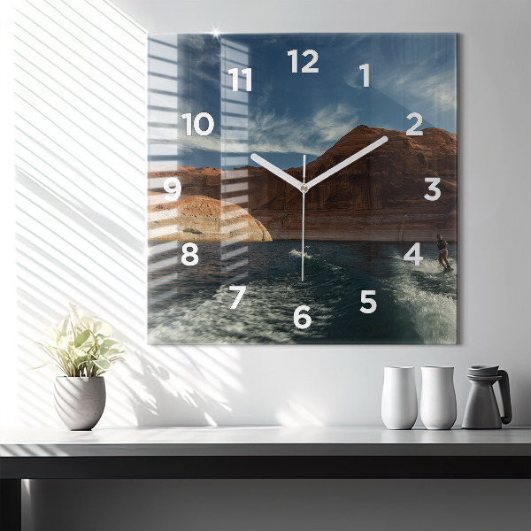 Čtvercové nástěnné hodiny Osoba na vodních lyžích