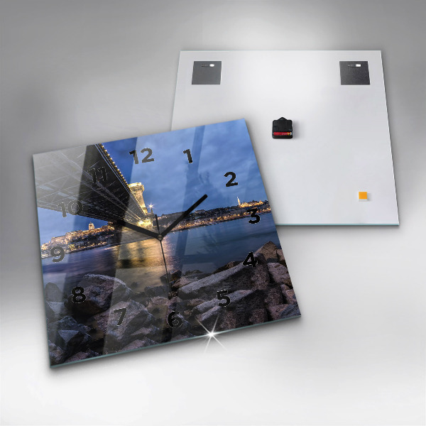 Čtvercové nástěnné hodiny Skalnaté pobřeží pod mostem