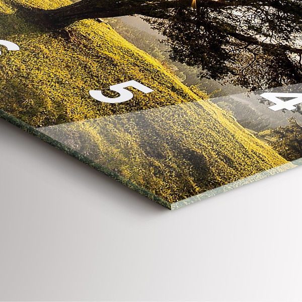 Čtvercové nástěnné hodiny Strom na kopci