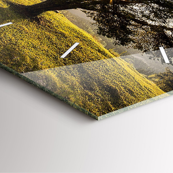 Čtvercové nástěnné hodiny Strom na kopci