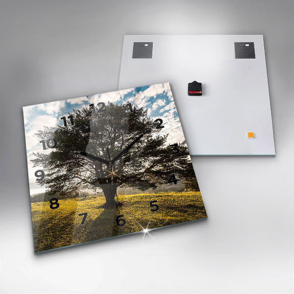 Čtvercové nástěnné hodiny Strom na kopci
