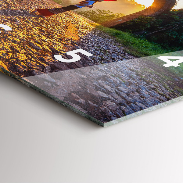 Skleněné hodiny čtvercové Park Surat Thani v Thajsku