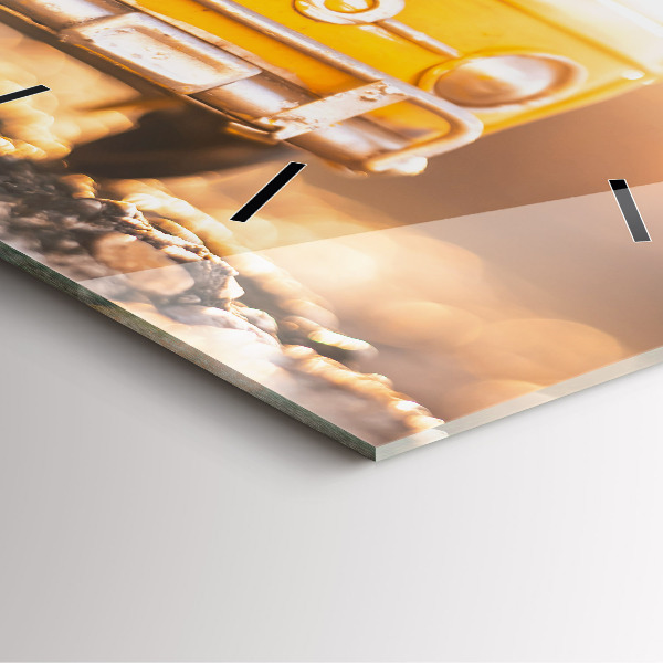 Čtvercové nástěnné hodiny Auto na dovolené