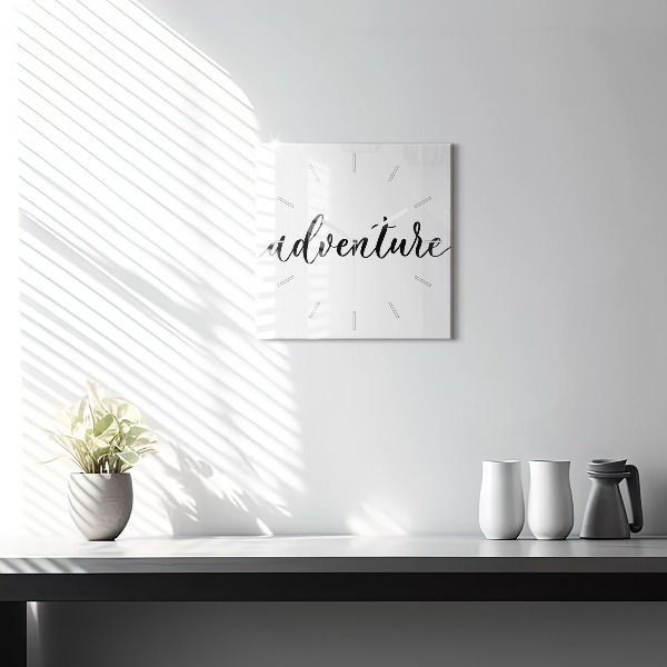 Čtvercové nástěnné hodiny Dobrodružný nápis