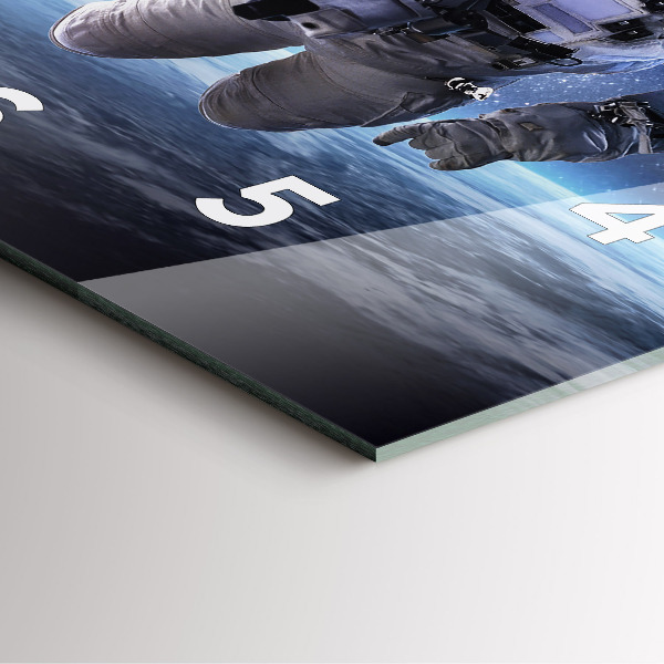 Skleněné hodiny čtvercové Astronaut nad zemí