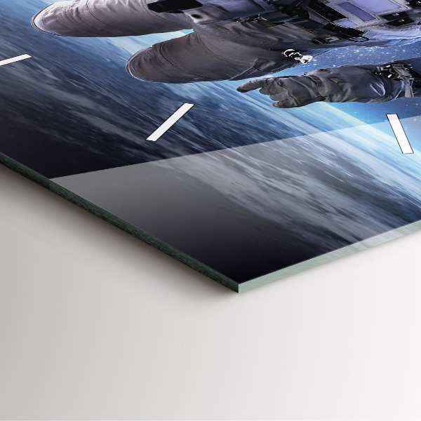 Skleněné hodiny čtvercové Astronaut nad zemí