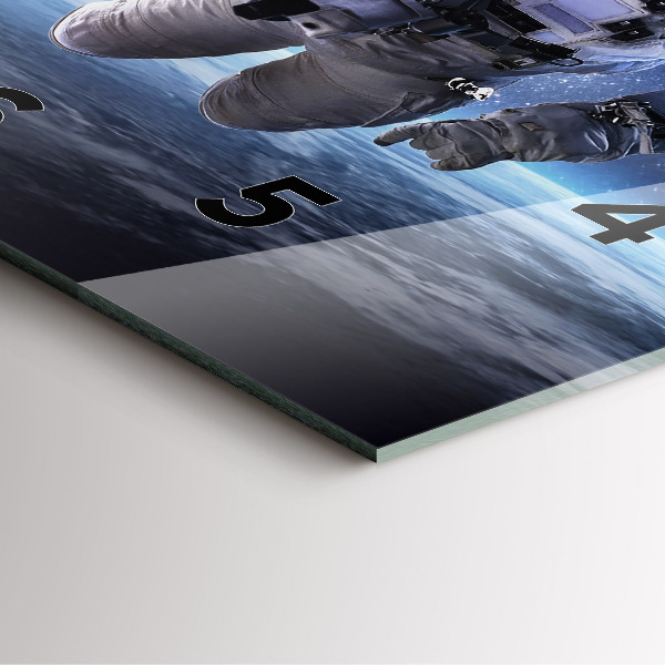 Skleněné hodiny čtvercové Astronaut nad zemí