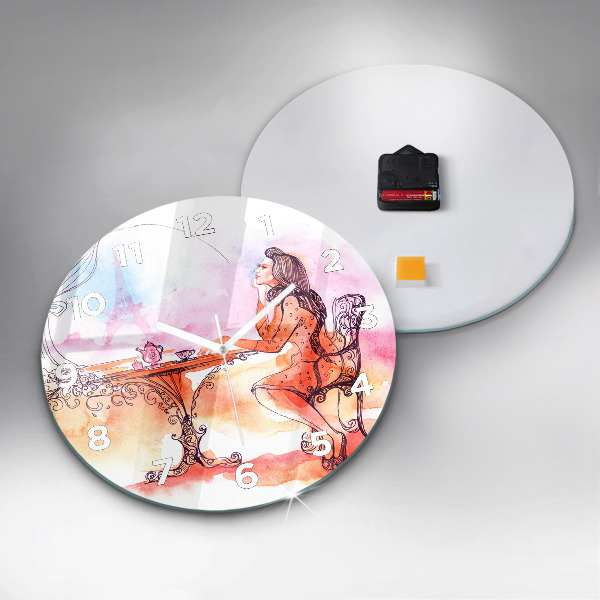 Kulaté skleněné hodiny s fotkou Žena pije čaj