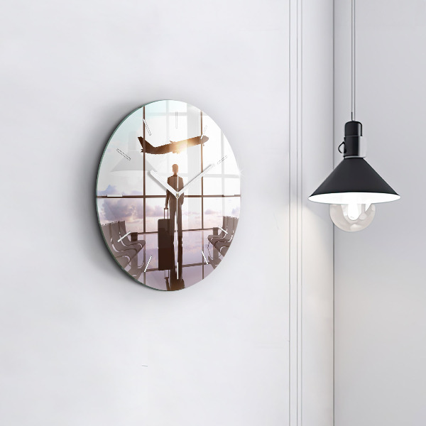 Kulaté skleněné hodiny s fotkou Muž na letišti