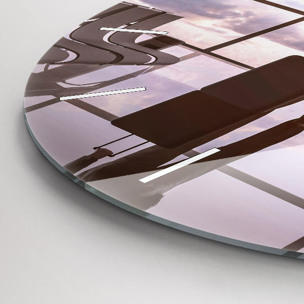 Kulaté skleněné hodiny s fotkou Muž na letišti