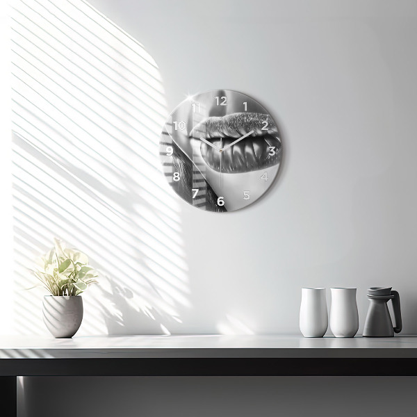 Kulaté skleněné hodiny s fotkou Ústa ženy