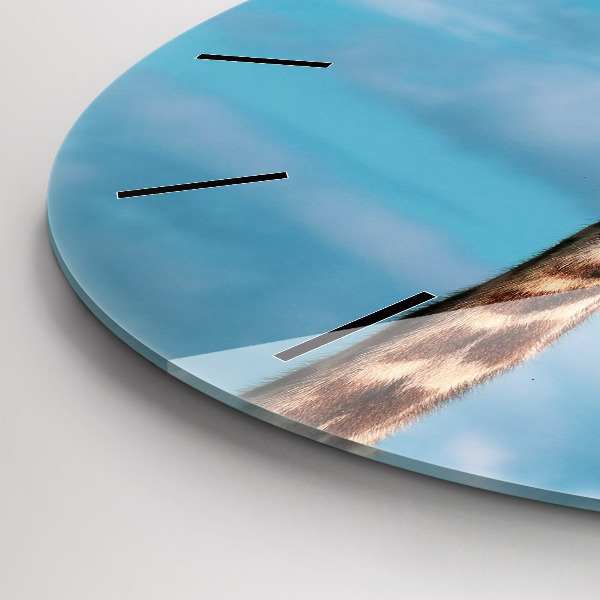 Kulaté skleněné hodiny s fotkou Hlava žirafy na pozadí oblohy