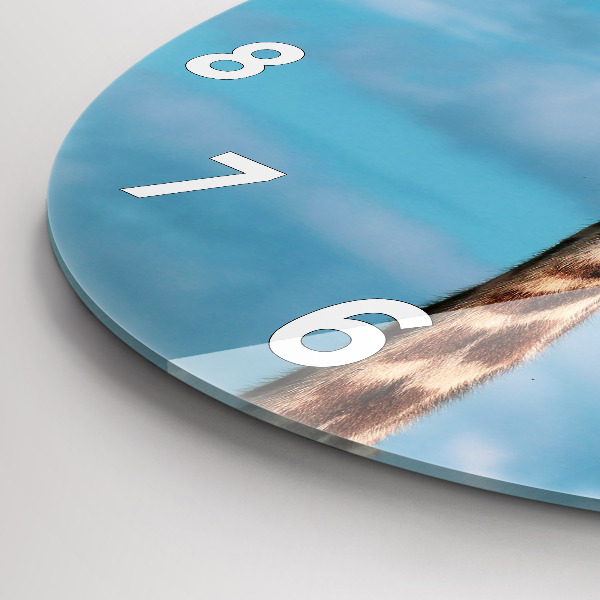 Kulaté skleněné hodiny s fotkou Hlava žirafy na pozadí oblohy