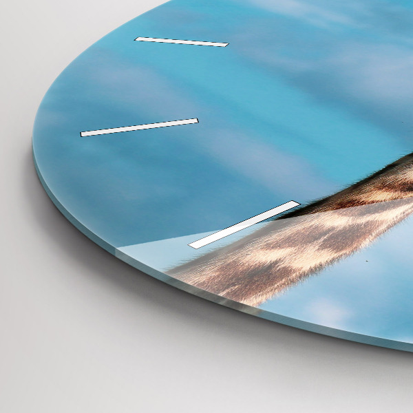 Kulaté skleněné hodiny s fotkou Hlava žirafy na pozadí oblohy