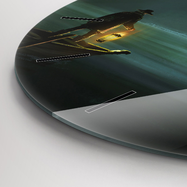 Kulaté skleněné hodiny s fotkou Člověk a příšera v bažině