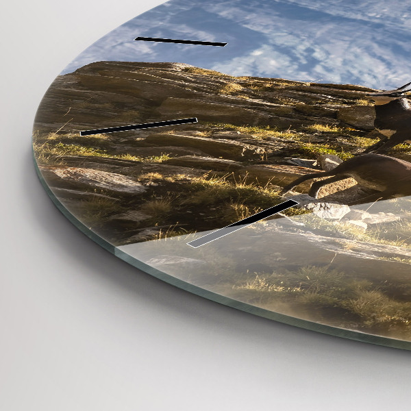 hodiny na skle Koza v údolí Aosta