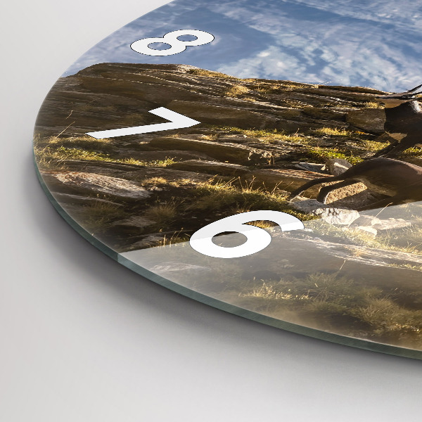 hodiny na skle Koza v údolí Aosta