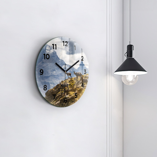 hodiny na skle Koza v údolí Aosta