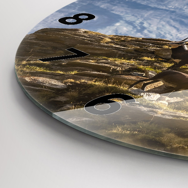 hodiny na skle Koza v údolí Aosta