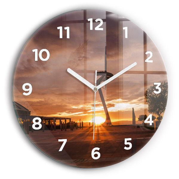 hodiny na skle Olympijský park v Barceloně