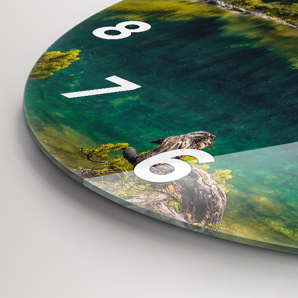 hodiny na skle Morskie Oko v Tatrách