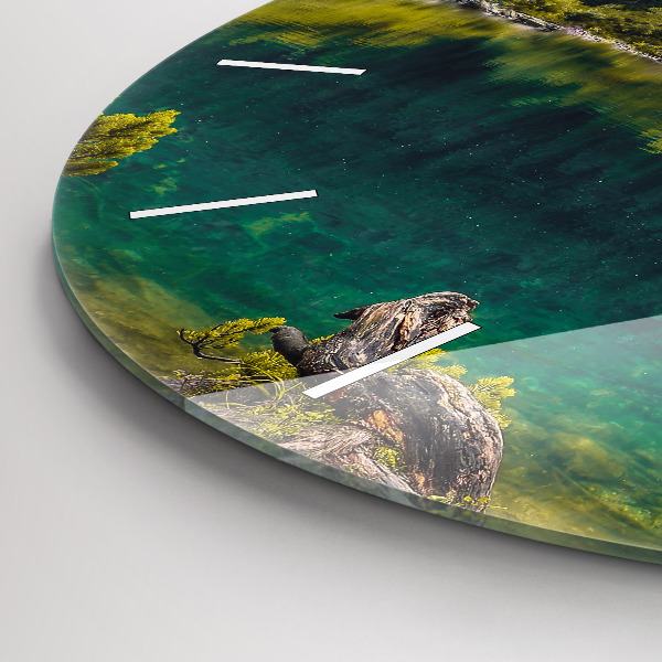 hodiny na skle Morskie Oko v Tatrách