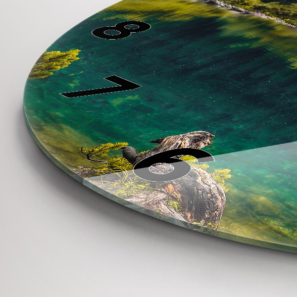 hodiny na skle Morskie Oko v Tatrách